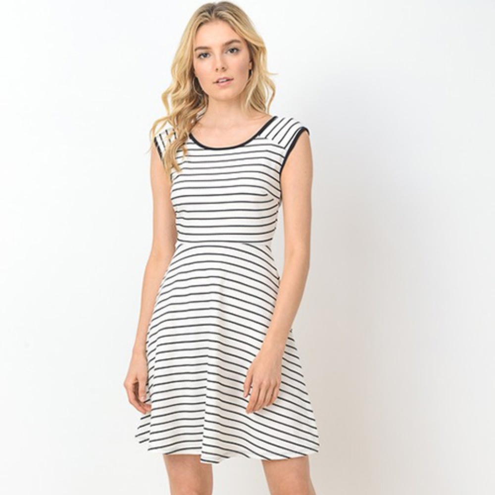 Stripe A-Line dress w/ back cutout Black & White